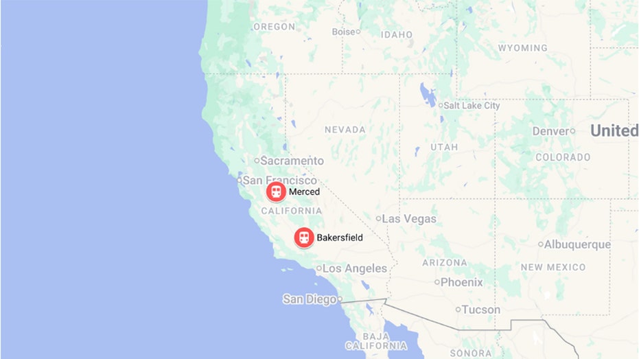 خريطة كاليفورنيا مع علامات في بيكرسفيلد وميرسيد