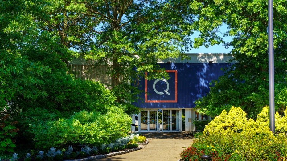 خارج استوديوهات QVC