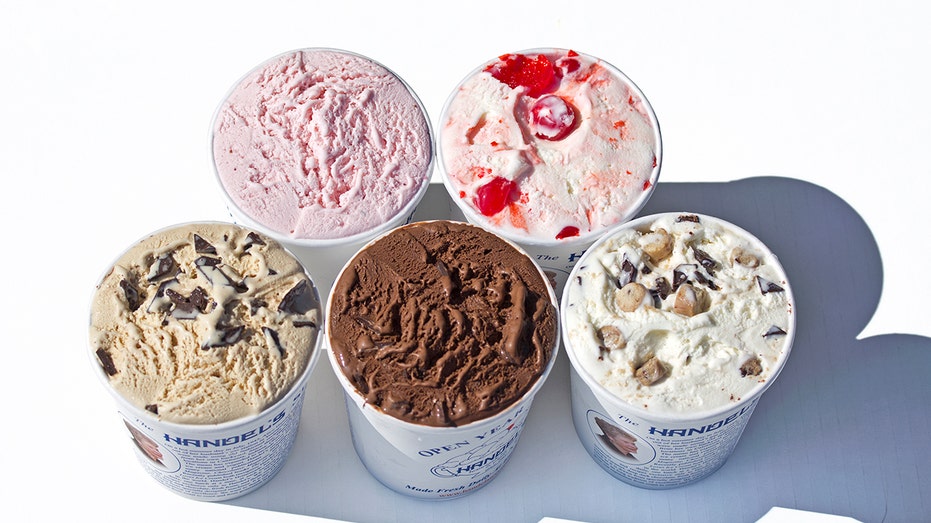 يسلم مكاييل الآيس كريم