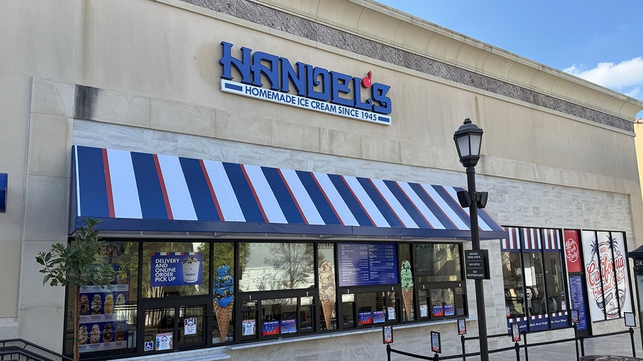 متجر هاندل للآيس كريم محلي الصنع