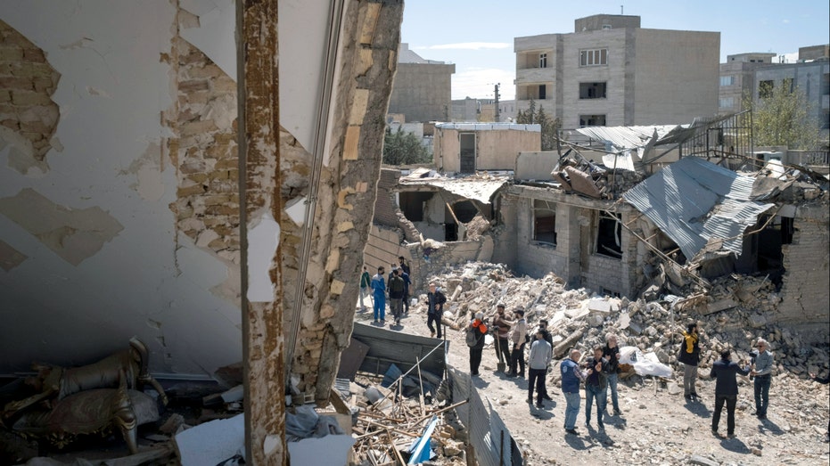 منطقة سكنية تعرضت للقصف خلال حرب إيران.