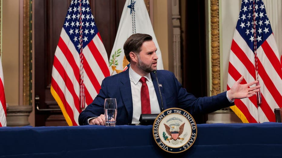 نائب الرئيس جي دي فانس