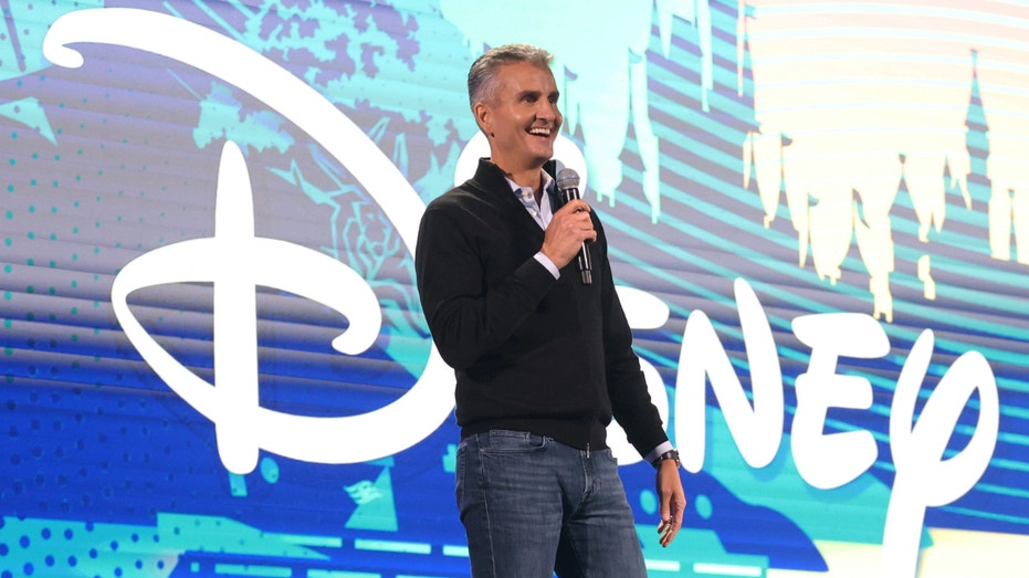 جوش دامارو من والت ديزني يتحدث في البرازيل.