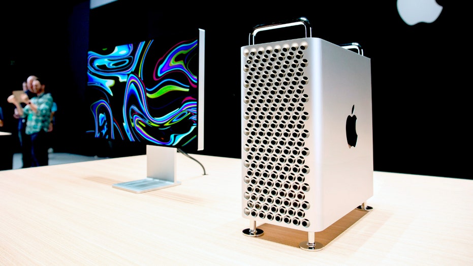 جهاز Mac Pro من شركة Apple معروض.