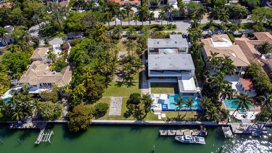 منظر جوي للمنازل في جزيرة أليسون