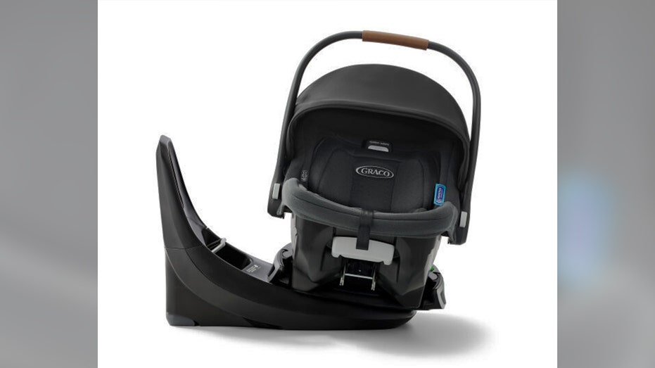 قاعدة مقعد سيارة للرضع قابلة للدوران والانزلاق من سناج رايد