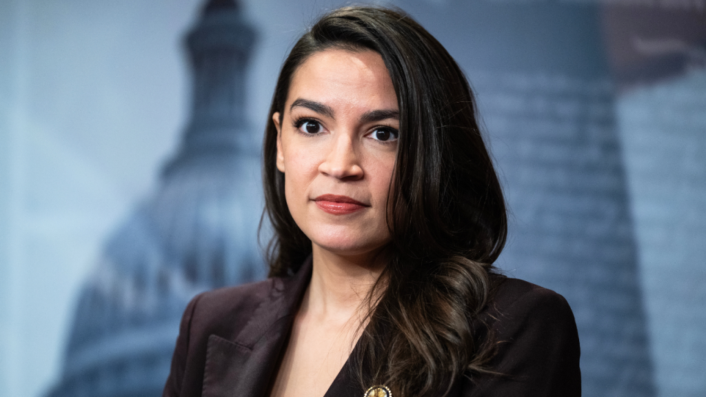 الحد الأدنى للأجور المدعوم من شركة AOC والذي يبلغ 25 دولارًا يمكن أن يضغط على الشركات الصغيرة في الولايات الحمراء