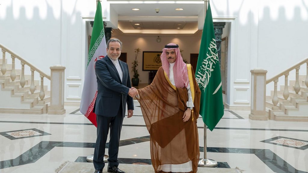 الخارجية الإيرانية: اتصال هاتفي بين «عراقجي» و«بن فرحان» لبحث التطورات الدبلوماسية