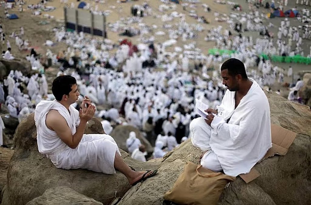 «الحج» تحث ضيوف الرحمن على الالتزام بآداب المشاعر المقدسة لحفظ قدسية المكان