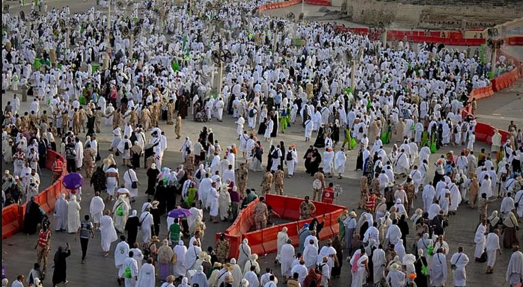 «المرور» تحث الحجاج على التقيد بحركة السير أثناء النفرة من عرفات إلى مُزدلفة