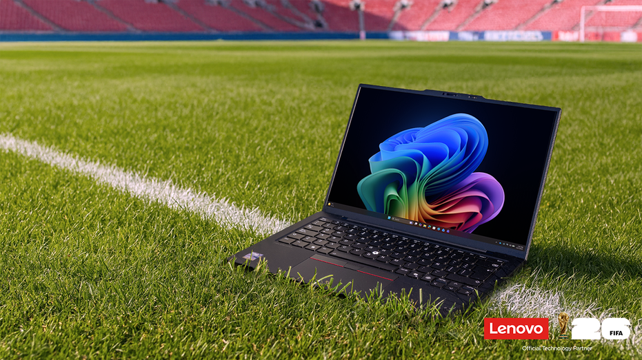 Lenovo ThinkPad في ملعب كرة القدم