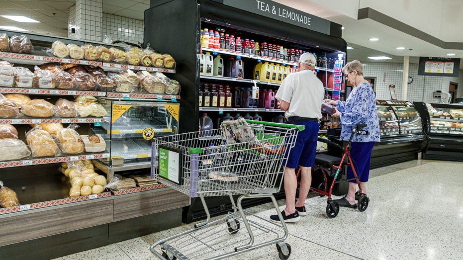 المتسوقون في محل بقالة Publix في جورجيا.