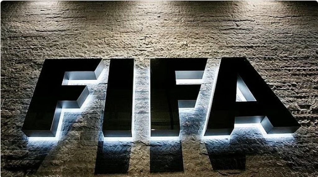 “فيفا” تعلن اعتماد لوائح جديدة لانتقالات اللاعبين