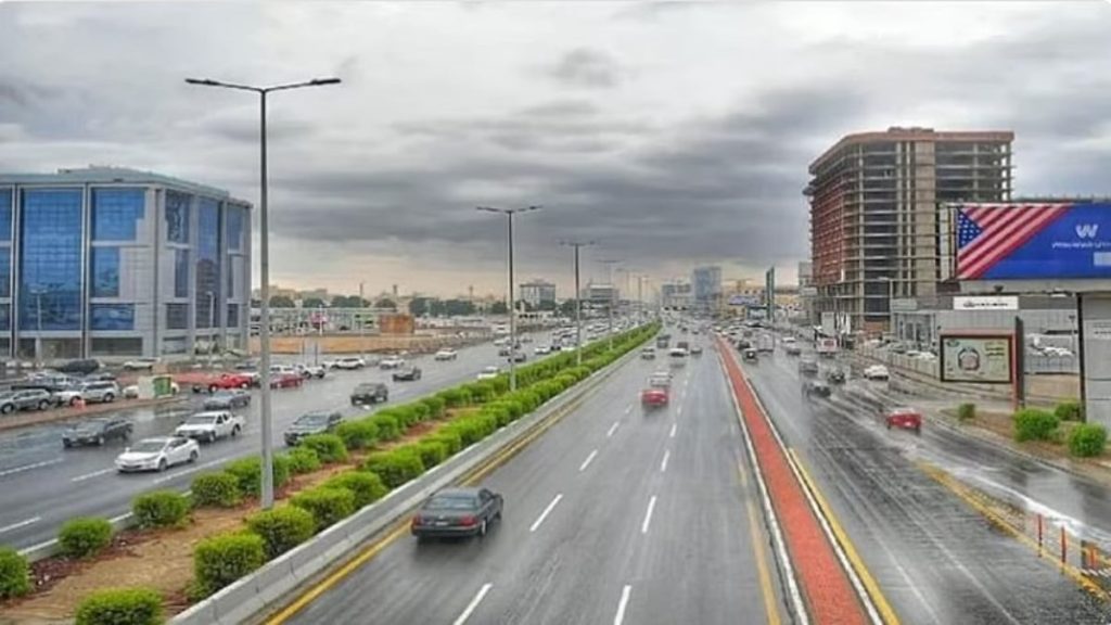 طقس المملكة الخميس.. رياح نشطة وأمطار رعدية على عدة مناطق