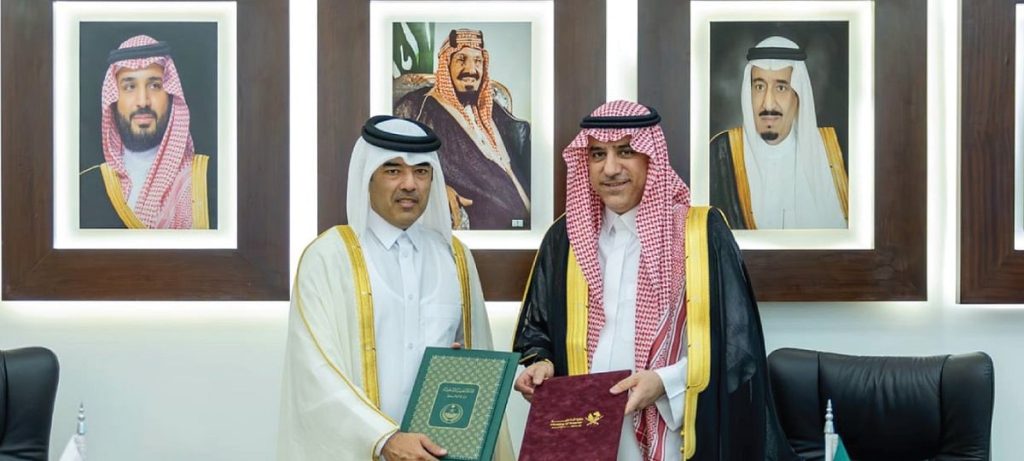 مساعد وزير الداخلية ووكيل الداخلية القطرية يبحثان تعزيز التنسيق باجتماع اللجنة الأمنية والعسكرية