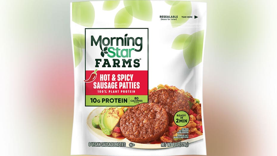 مجموعة من فطائر السجق الحارة والحارة من MorningStar Farms