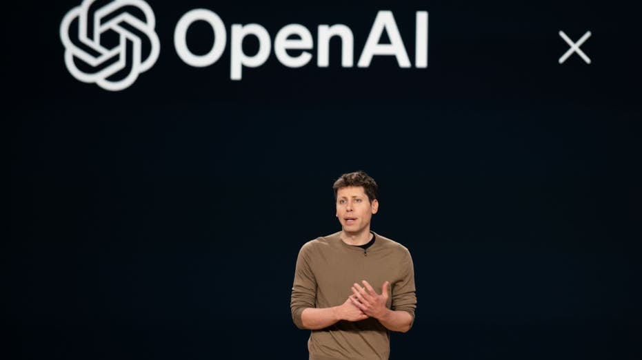 الرئيس التنفيذي لشركة OpenAI سام ألتمان يتحدث في إحدى الفعاليات