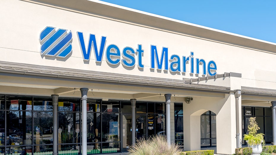 الجزء الخارجي من متجر West Marine في لويزيانا.