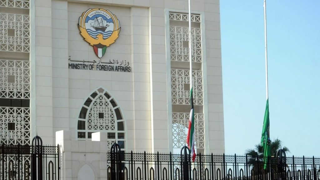 الكويت تستنكر الاعتداءات الإيرانية على أراضيها وتؤكد احتفاظها بكامل حقوقها لحماية أمنها