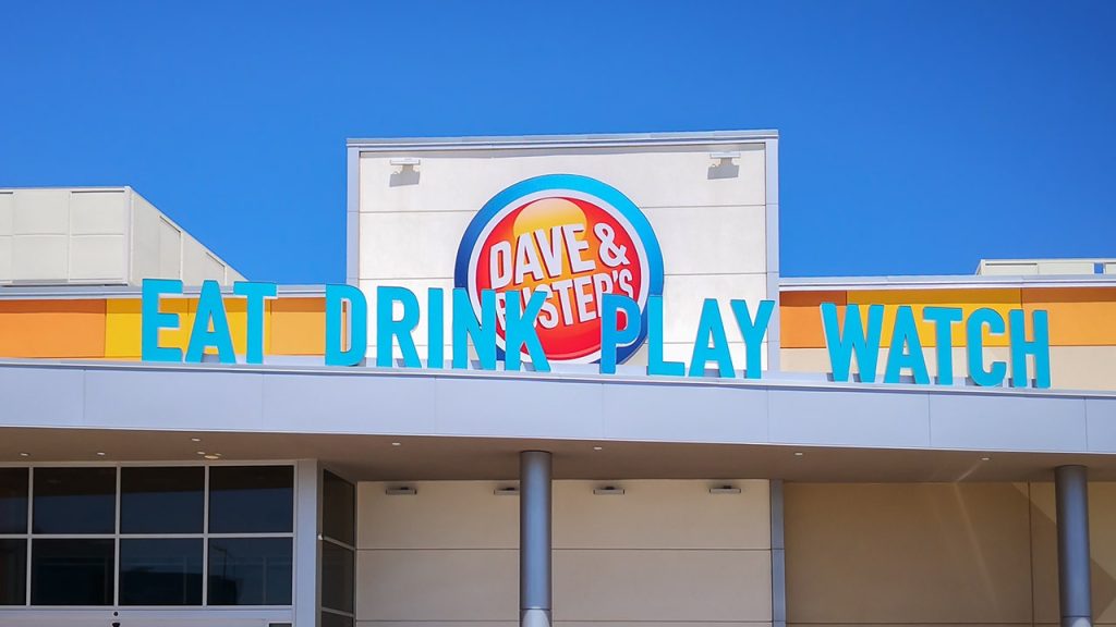 ينتقل Dave & Buster’s إلى الحياة الليلية بشكل أكبر من خلال سلسلة من الحفلات الحماسية على مستوى البلاد