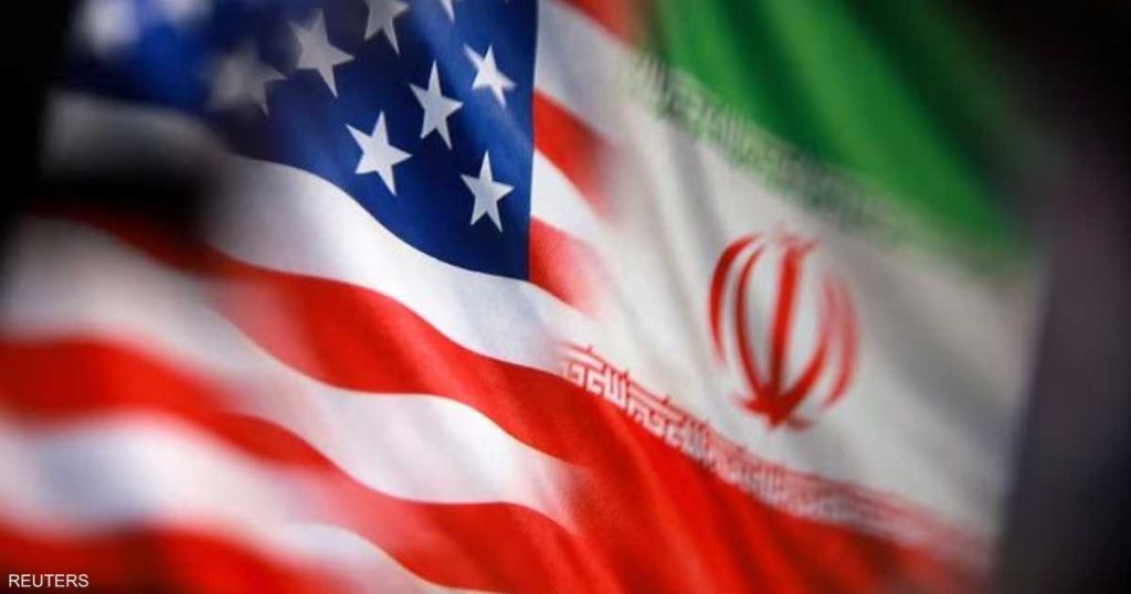 واشنطن تشدد هجومها على إيران بضربات وحصار بحري