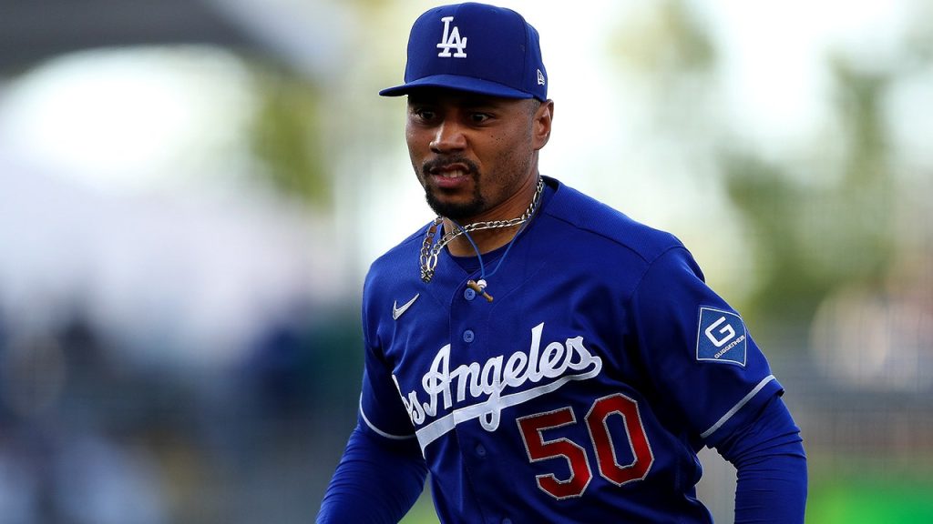 أصبحت شركة قفازات نجم Dodgers Mookie Betts هي القفاز الرسمي للعبة Perfect Game في شراكة تاريخية