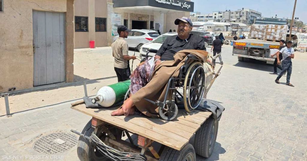 على عربة تجرها الدواب.. رحلة مريض كلى في غزة
