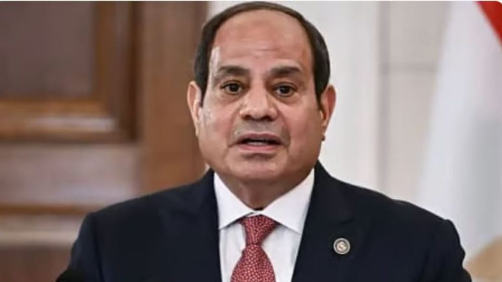 السيسي يكرّم منتخب مصر بكأس الجدارة وأوسمة تقديراً لإنجاز كأس العالم 2026