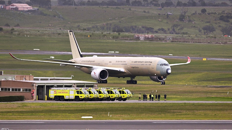 وصول طائرة كانتاس A350-1000ULR إلى مطار تولامارين في ملبورن
