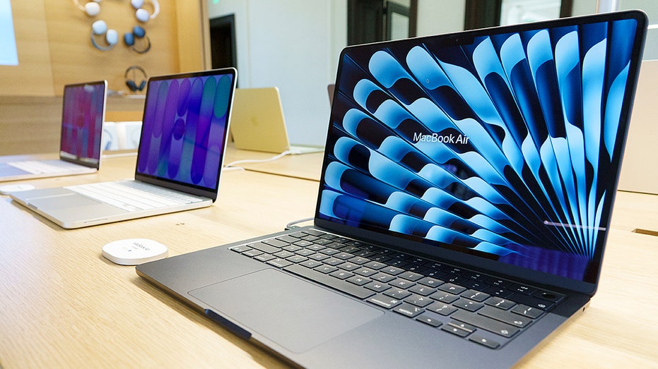 اصطف أبل MacBooks