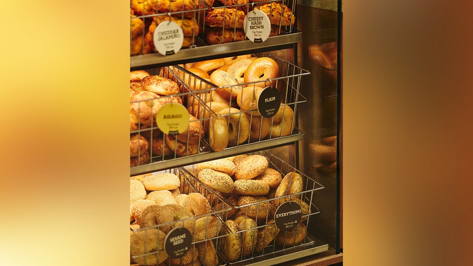 تخطط شركة Einstein Bros. Bagels لتوسع كبير على المستوى الوطني حيث تتطلع الشركة إلى الاستفادة من الطلب المتزايد في فئة الإفطار.