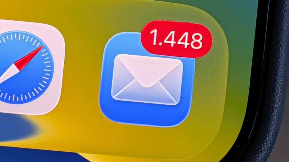 تطبيق بريد iOS