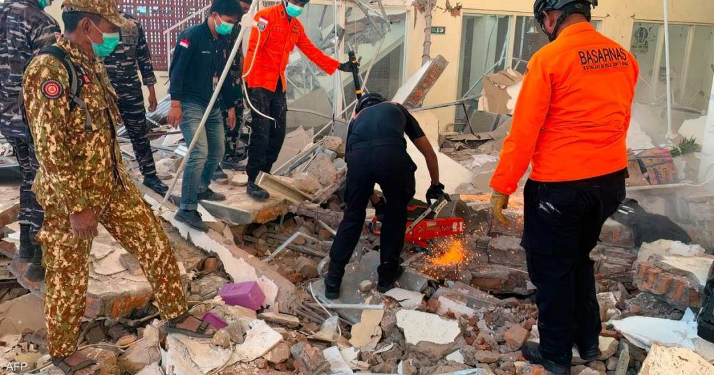 زلزال إندونيسيا… ارتفاع كبير لحصيلة القتلى وتضرر مطارات
