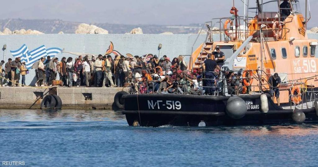 ضغط كريت يدفع اليونان لنقل 400 طالب لجوء إلى جزيرتين