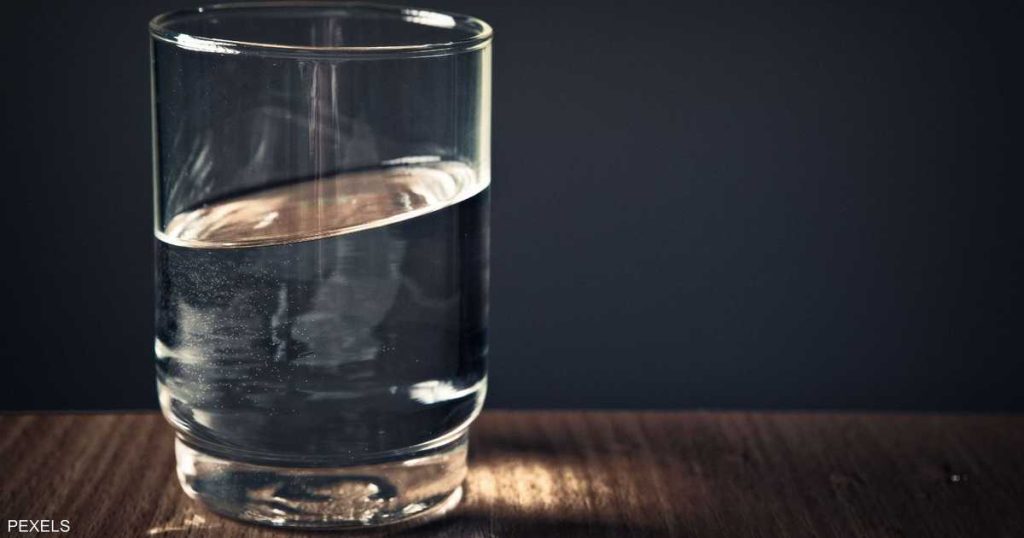 لماذا ينصح بشرب الماء قبل أول فنجان قهوة؟
