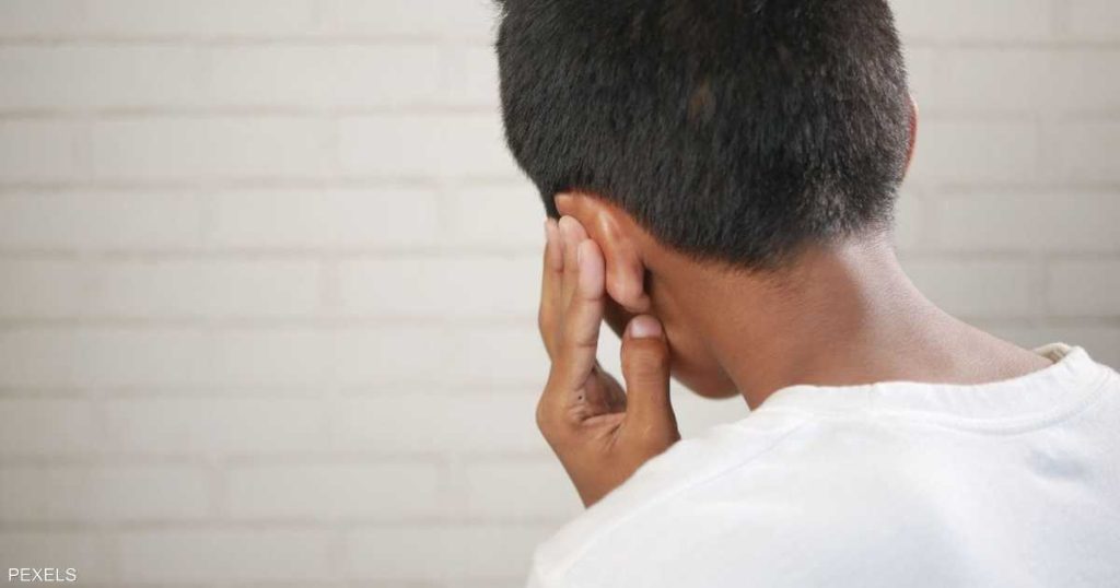 من التمتمة إلى الطنين.. 10 علامات خفية لفقدان السمع