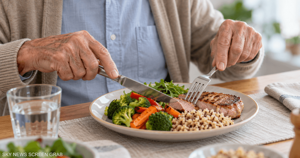 مع تقدم العمر.. ما الكمية المناسبة من اللحوم؟